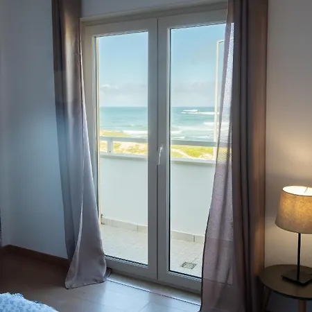 Pksc Surf House Gasthof Peniche